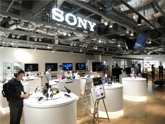 Sony, Yuvarlanabilir Ekranlı Katlanabilir Bir <a class='keyword-sd' href='/akilli-telefon/' title='Akıllı Telefon'>Akıllı Telefon</a> Üzerinde Çalışıyor