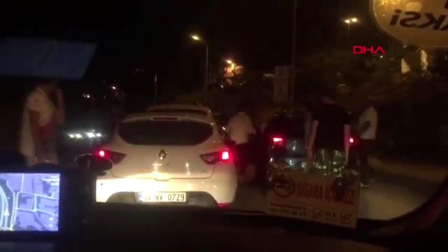 İstanbul'da iki maganda trafikte tartıştıkları sürücüye tekme tokat saldırdı! Olay cep telefonu kamerasına yansıdı
