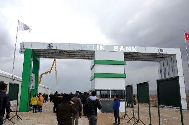 Konya'daki 'Çiftlik Bank'tan geriye tabelası kaldı