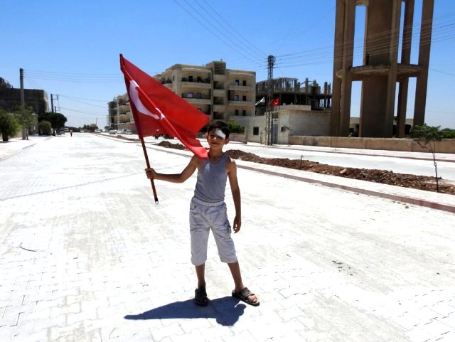Suriyelilerin dönüşü için Azez'de hummalı çalışma