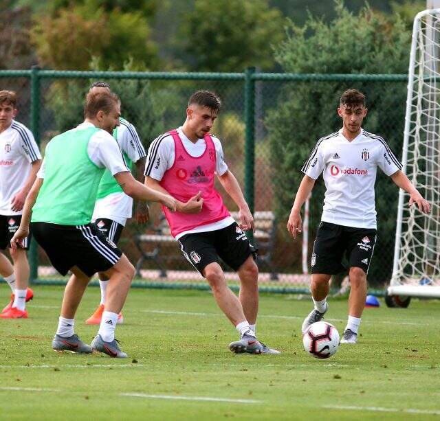 Beşiktaş yeni sezon hazırlıklarına başladı! 4 isim çalışmaya katılmadı Beşiktaş yeni sezon hazırlıklarına başladı! 4 isim idmana katılmadı