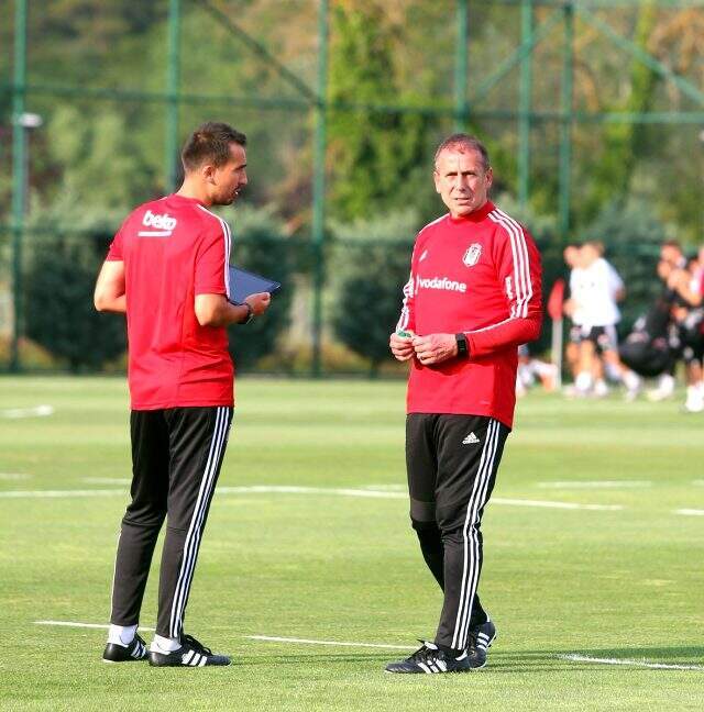 Beşiktaş yeni sezon hazırlıklarına başladı! 4 isim çalışmaya katılmadı Beşiktaş yeni sezon hazırlıklarına başladı! 4 isim idmana katılmadı