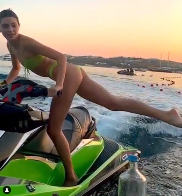 Güzel model Kendall Jenner, bikinili videosuyla sosyal medya akımına dahil oldu!