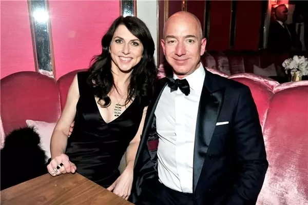 Jeff Bezos, 38 Milyar Dolar Kaybetmesine Rağmen Hala Dünyanın En Zengin İnsanı