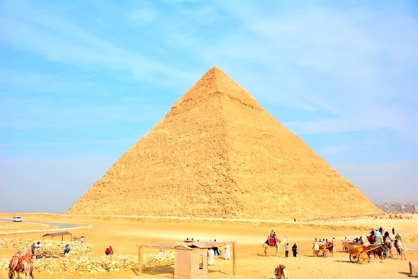 Sarı Olarak Bildiğimiz Giza Piramidinin Gerçek Rengi Ortaya Çıktı