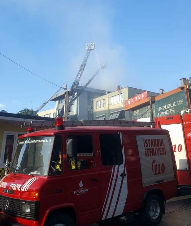 İstanbul'da iş merkezinde korkutan yangın! Çok sayıda ekip sevk edildi