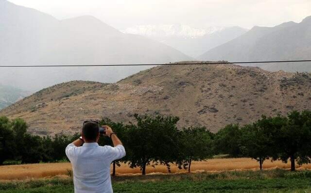 Türkiye kavrulurken, Erzincan'da kar yağdı