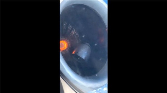 Bir Yolcu Uçağının Motoru, Uçuşun Ortasında Koptu (Video)