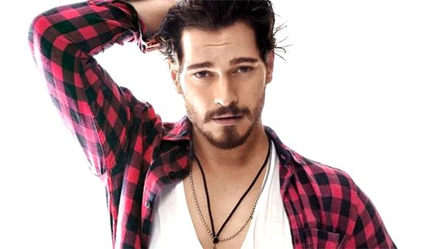Çağatay Ulusoy, Netflix'in Çalışma Koşullarını Türkiye ile Kıyasladı
