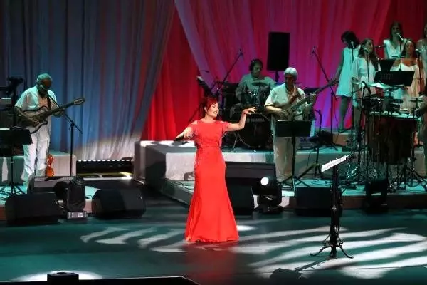 Canan Kaftancıoğlu, Candan Erçetin'in Harbiye'deki konserine gitti
