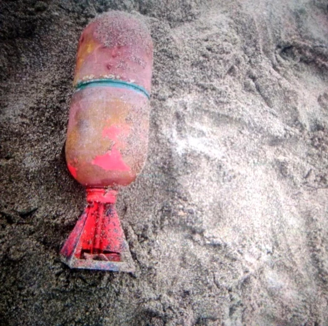Karasu Plajı'nda bulunan denizaltına ait bomba paniğe neden oldu