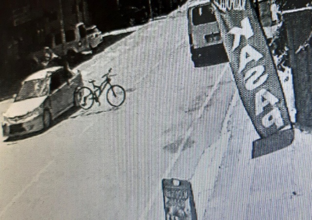 Ehliyetsiz sürücünün çarptığı bisikletli küçük çocuk, metrelerce havaya savruldu