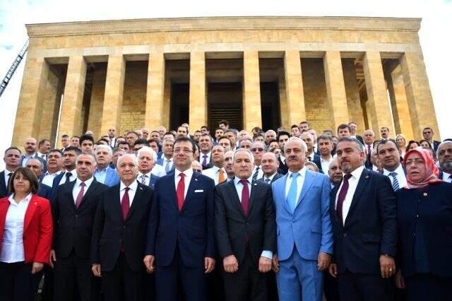 Ekrem İmamoğlu yeniden Anıtkabir'de! İşte Özel Defter'e yazdıkları