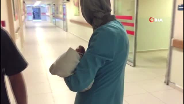 Annesinin kucağında yaralanan bebek için herkes seferber oldu