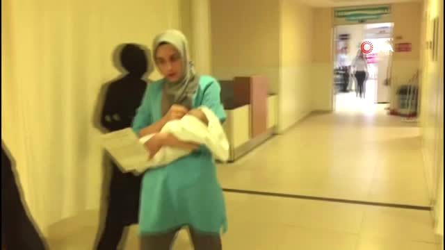 Annesinin kucağında yaralanan bebek için herkes seferber oldu