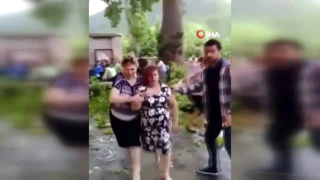 500 yaşındaki ağacın dallarının kırılması sonucu 19 kişi yaralandı!