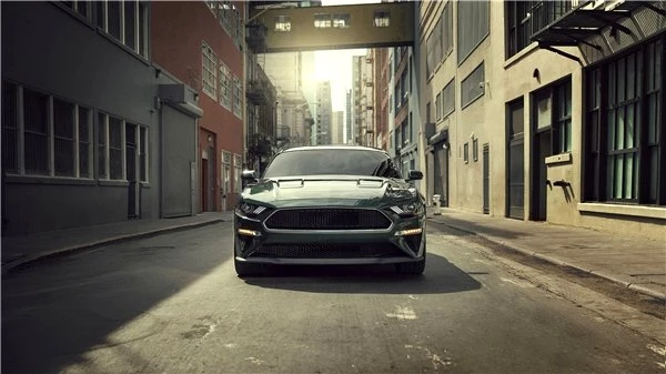 Ford Mustang Bullitt'in Hız Sınırlarını Zorlayan İnanılmaz Sürüş Videosu