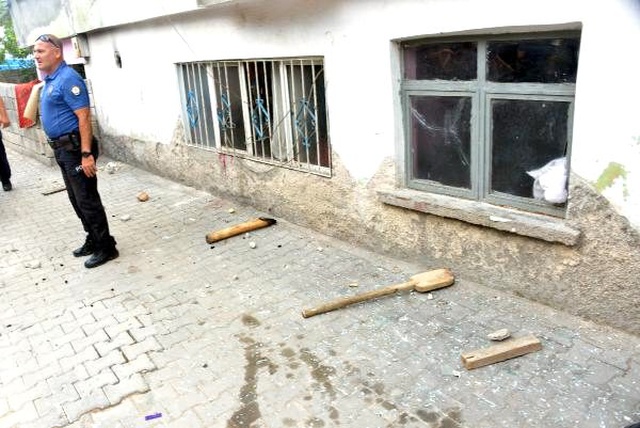 Önce kavga ettiler, sonra halay çektiler