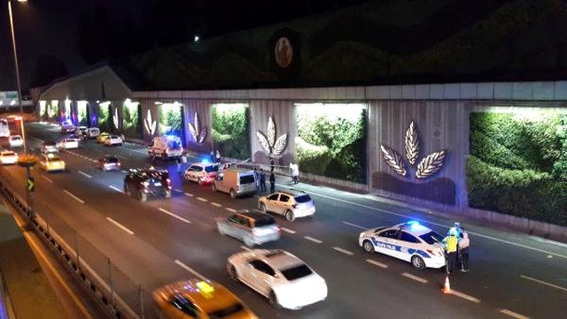 D-100'de feci ölüm! Üst geçitten atladı, taksinin altında sürüklendi