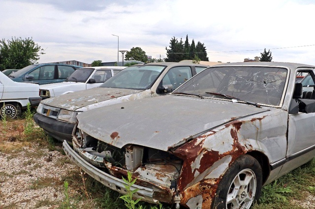 Antalya'da yediemin otoparkları dolup taştı! 8 yıldır bekleyen araçlar var
