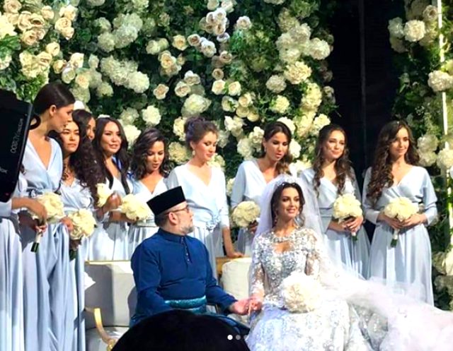 Rus güzellik kraliçesi Oksana Voevodina ile Malezya kralı Muhammed boşandı