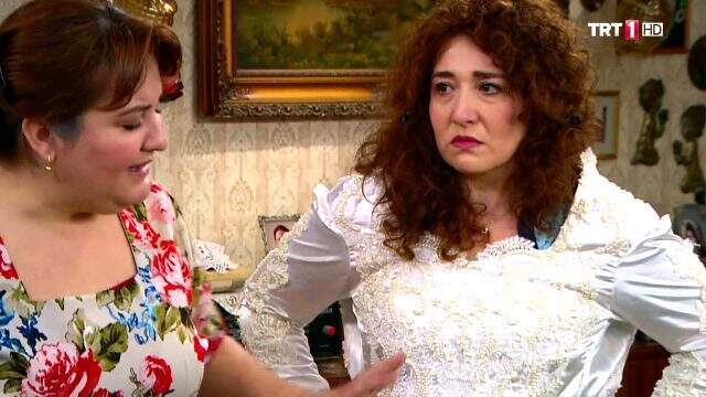 Seksenler'in Nazlı'sı Yasemin Çonka, oğluna olan benzerliği ile şaşırttı