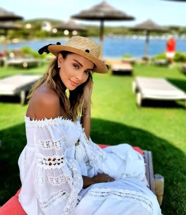 Yaşlandırma akımına uyan Özge Ulusoy geçmişe gitmeyi tercih etti