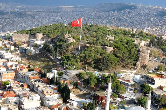 İzmir Büyükşehir Belediye Başkanı Tunç Soyer, Kadifekale'de