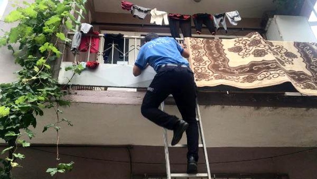 3 yaşındaki çocuğunu eve kilitleyip çarşıya giden vicdansız anne, 