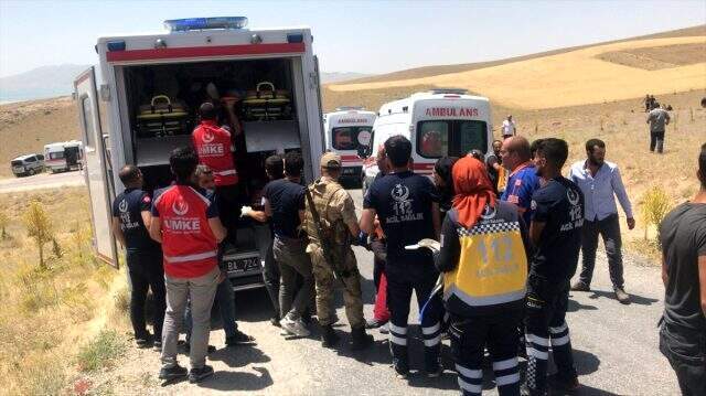 Van'da göçmenleri taşıyan minibüs takla attı: 15 ölü, 27 yaralı