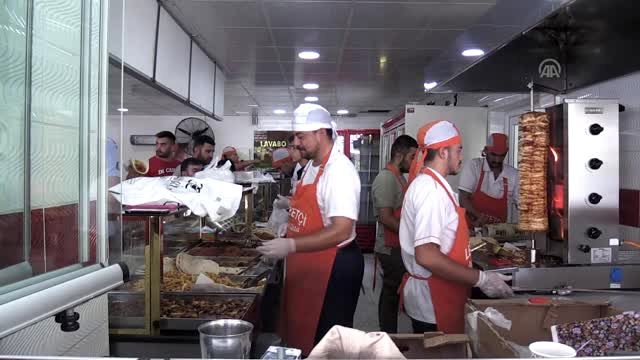 Nohut dürüm satarak 11 kişiye istihdam sağladı