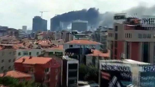 İstanbul'da 29 katlı binada yangın