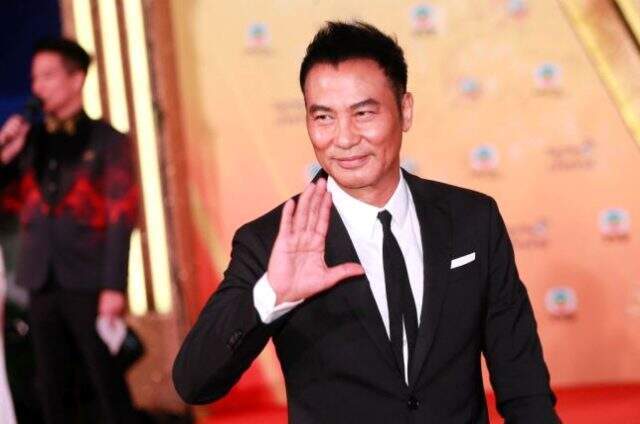 Ünlü oyuncu Simon Yam sahnede bıçaklandı Ünlü oyuncu Simon Yam sahnede bıçaklandı