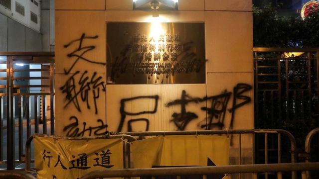 Hong Kong: Onbinlerin yürüdüğü eylemde yoğun güvenlik eylemleri