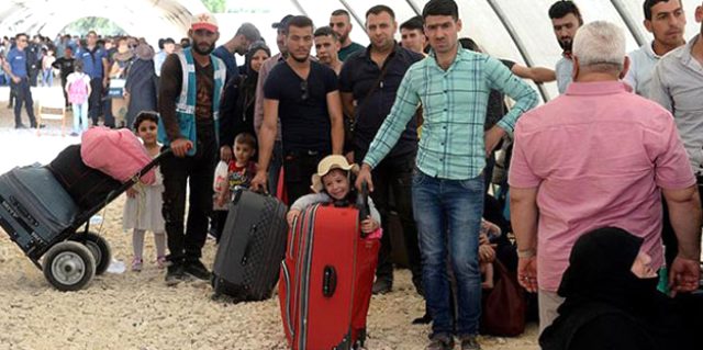 Suriyeli sığınmacıların sınır dışı işlemleri hız kazandı! 400 sığınmacı <a class='keyword-sd' href='/idlib/' title='İdlib'>İdlib</a>'e gönderildi