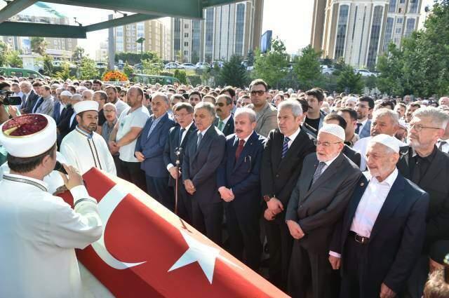 Davutoğlu ve Gül yıllar sonra bir araya geldi