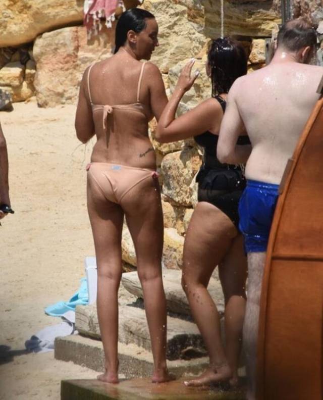Bikinili görüntülenen Arka Sokaklar'ın Şebnem'i Ebru Öztürk kilolarıyla dikkat çekti