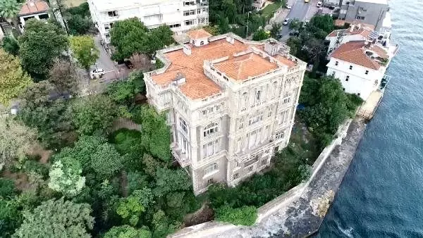 Osmanlı torunu Boris Johnson'ın dedesinin de kaldığı İstanbul Boğazı'ndaki yalı, rekor fiyata satışa çıkarıldı