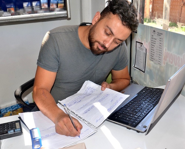 Kahramanmaraş'ta gizemli hayırsever veresiye defterindeki borcu tek kalemde ödedi