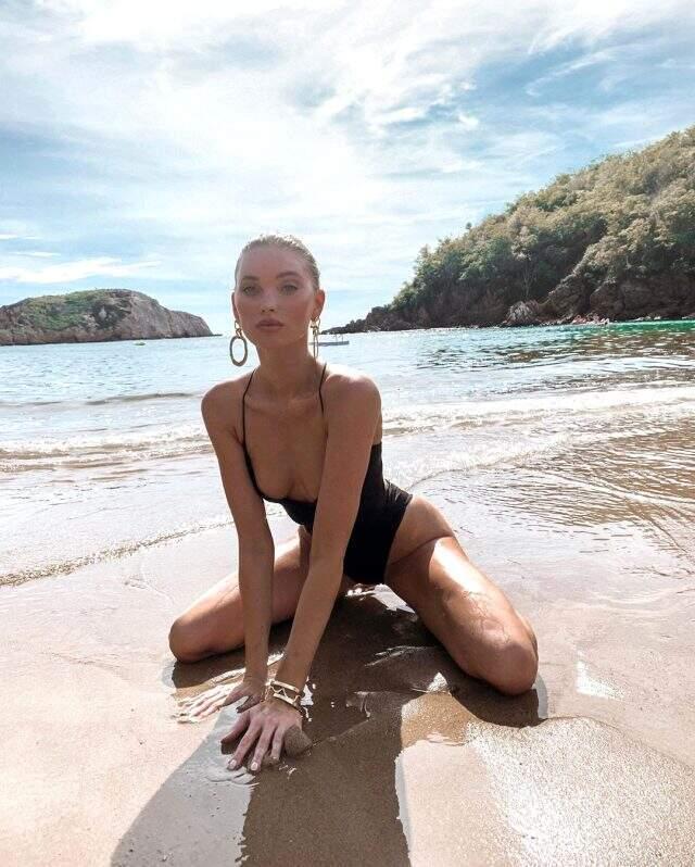 Güzel model Elsa Hosk, iç çamaşırsız poz verdi