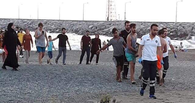 İnsan zinciri oluşturup hayat kurtardılar İnsan zinciri oluşturup hayat kurtardılar