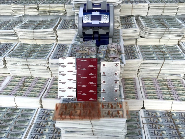 Tarihin en büyük sahte dolar operasyonunda ele geçirilmişlerdi! Böyle sergilendi