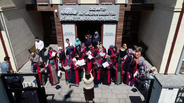 83 yaşındaki Hatice Nine kep attı 83 yaşındaki Hatice Nine kep attı