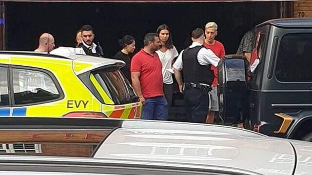 Demet Akalın'dan bıçaklı saldırıya uğrayan Mesut Özil'e geçmiş olsun mesajı