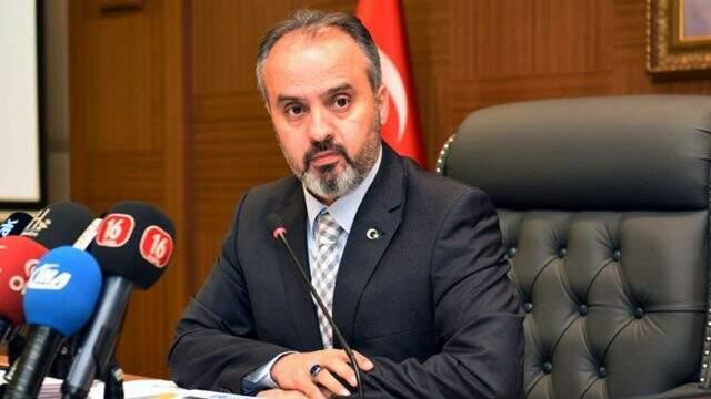 Oyuncu Selçuk Yöntem'den AK Partili belediye başkanına tepki!