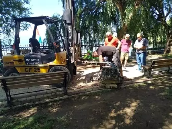 Molozların arasından çıkan ve çay bahçesinde sergilenen Roma dönemine ait sütun başı, müzeye taşındı