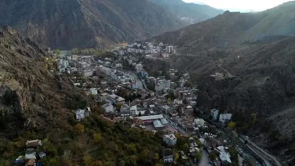 Su altında kalacak Yusufeli'ne ziyaretçi akını yaşanıyor