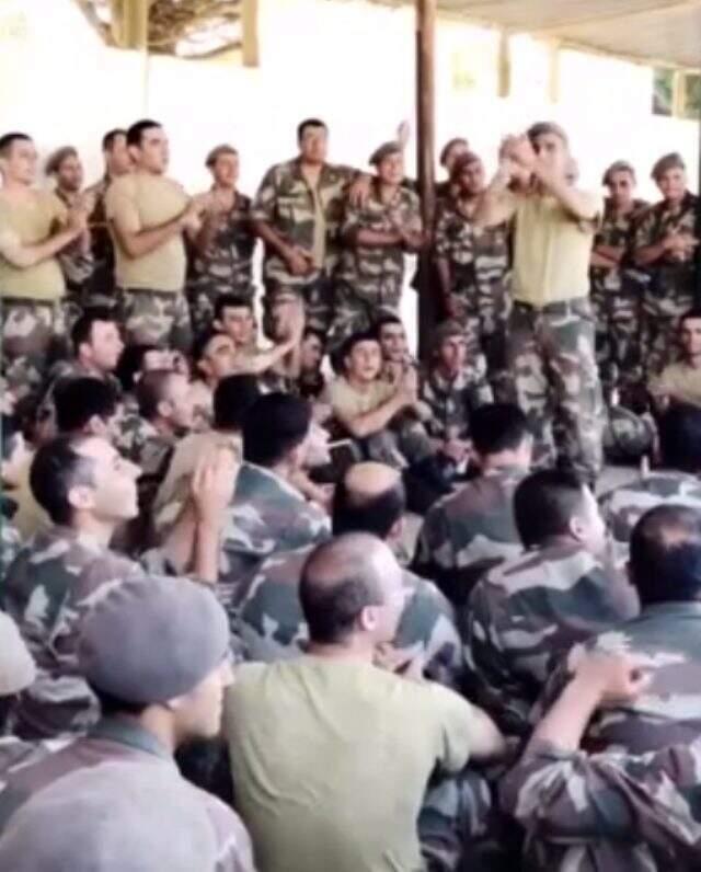 Fotoğrafıyla olay olan Manuş Baba'dan askerlik itirafı