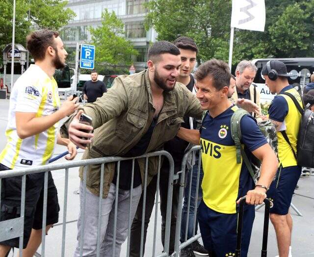 Fenerbahçe'ye Münih'te coşkulu karşılama Fenerbahçe'ye Münih'te coşkulu karşılama