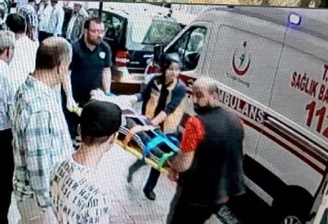 Sokak ortasında dayak yiyen genç kız konuştu: 3 yıldır peşimi bırakmadı